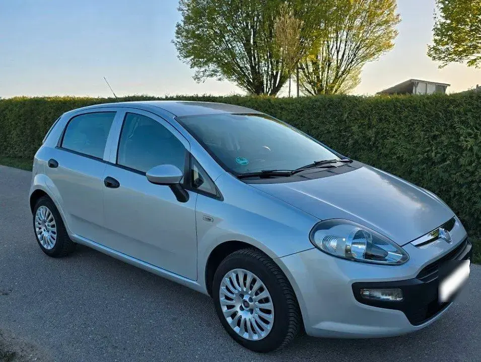 Gebraucht Fiat Punto Active 69 PS (50 kW) 2011 Silber Kleinwagen
