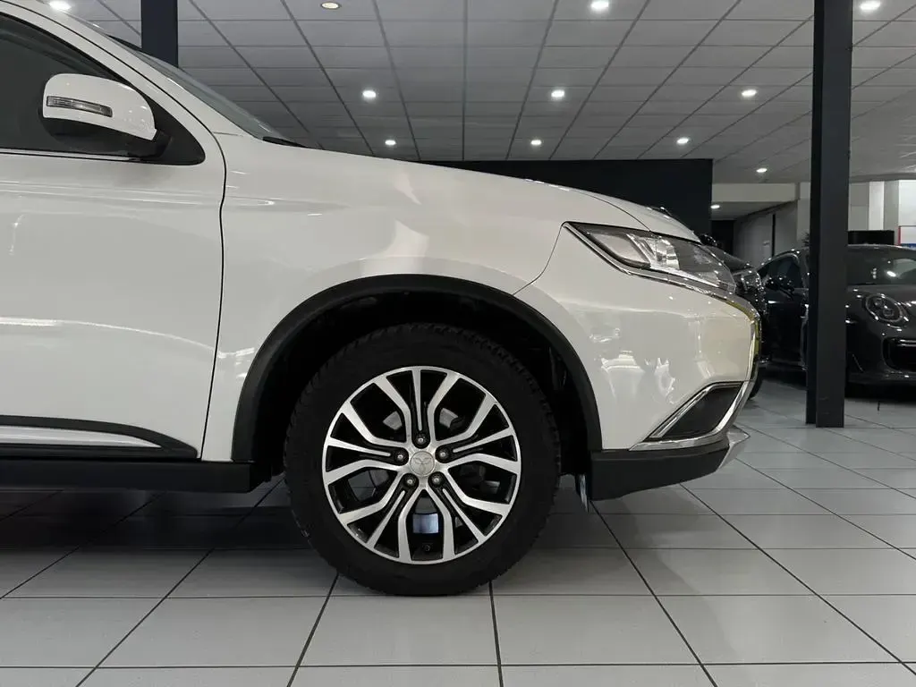 Gebraucht Mitsubishi Outlander Plus 150 PS (110 kW) 2018 Weiß SUV