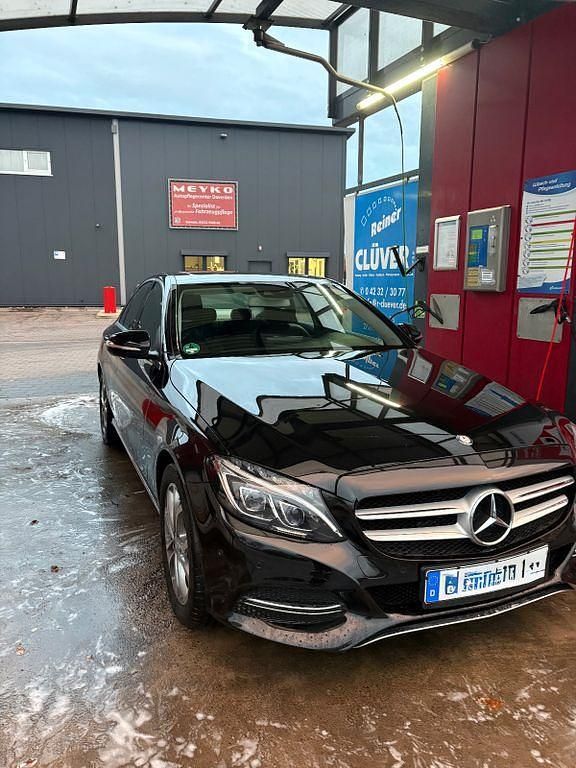 Gebraucht Mercedes C180 156 PS (114 kW) 2015 Schwarz Limousine
