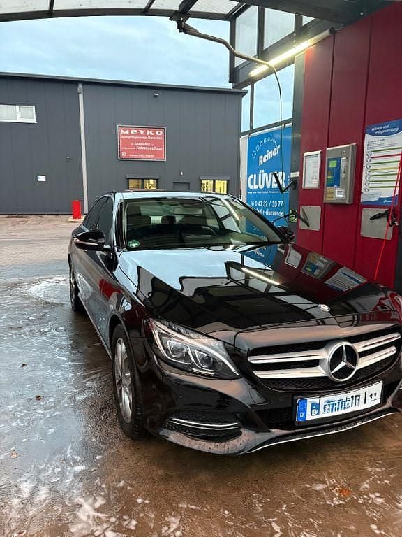 Gebraucht Mercedes C180 156 PS (114 kW) 2015 Schwarz Limousine
