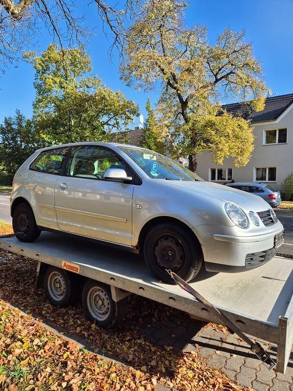 Silber Gebraucht 2003 VW Polo Basis Limousine | 3.000 € (Etwas zu teuer) - Bild 1/4