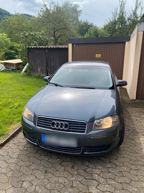 Grau Gebraucht 2004 Audi A3 Limousine | 700 € (Fairer Preis) - Bild 1/4