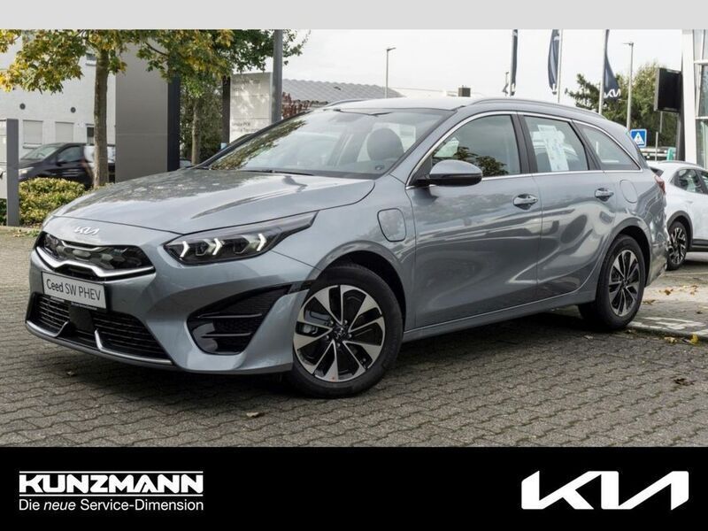 Lunarsilber metallic Gebraucht 2025 Kia Ceed Sportswagon Spirit Kombi | 29.779 € (Fairer Preis) - Bild 1/4