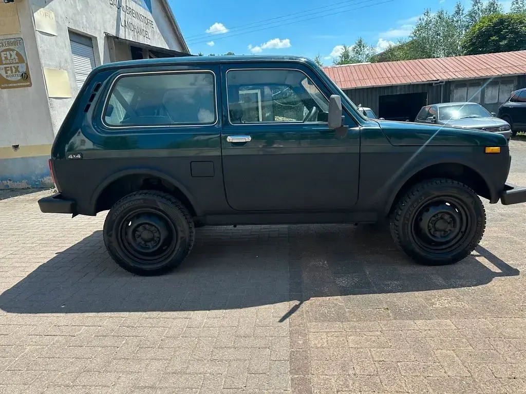 Gebraucht Lada niva 82 PS (60 kW) 2009 Grün SUV