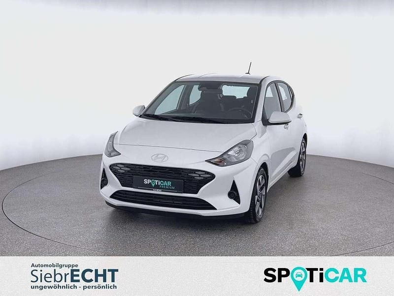 Weiß Gebraucht 2025 Hyundai i10 Trend Kleinwagen | 17.470 € (Fairer Preis) - Bild 1/4