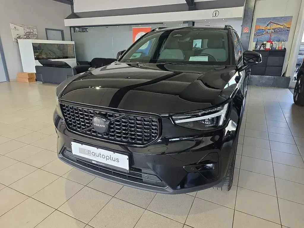 Gebraucht Volvo XC40 Plus 163 PS (119 kW) 2025 Onyx black SUV