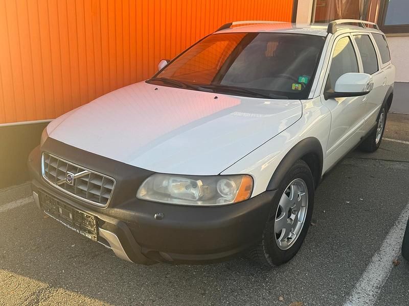 Weiß Gebraucht 2006 Volvo XC70 Summum Kombi | 1.990 € - Bild 1/4