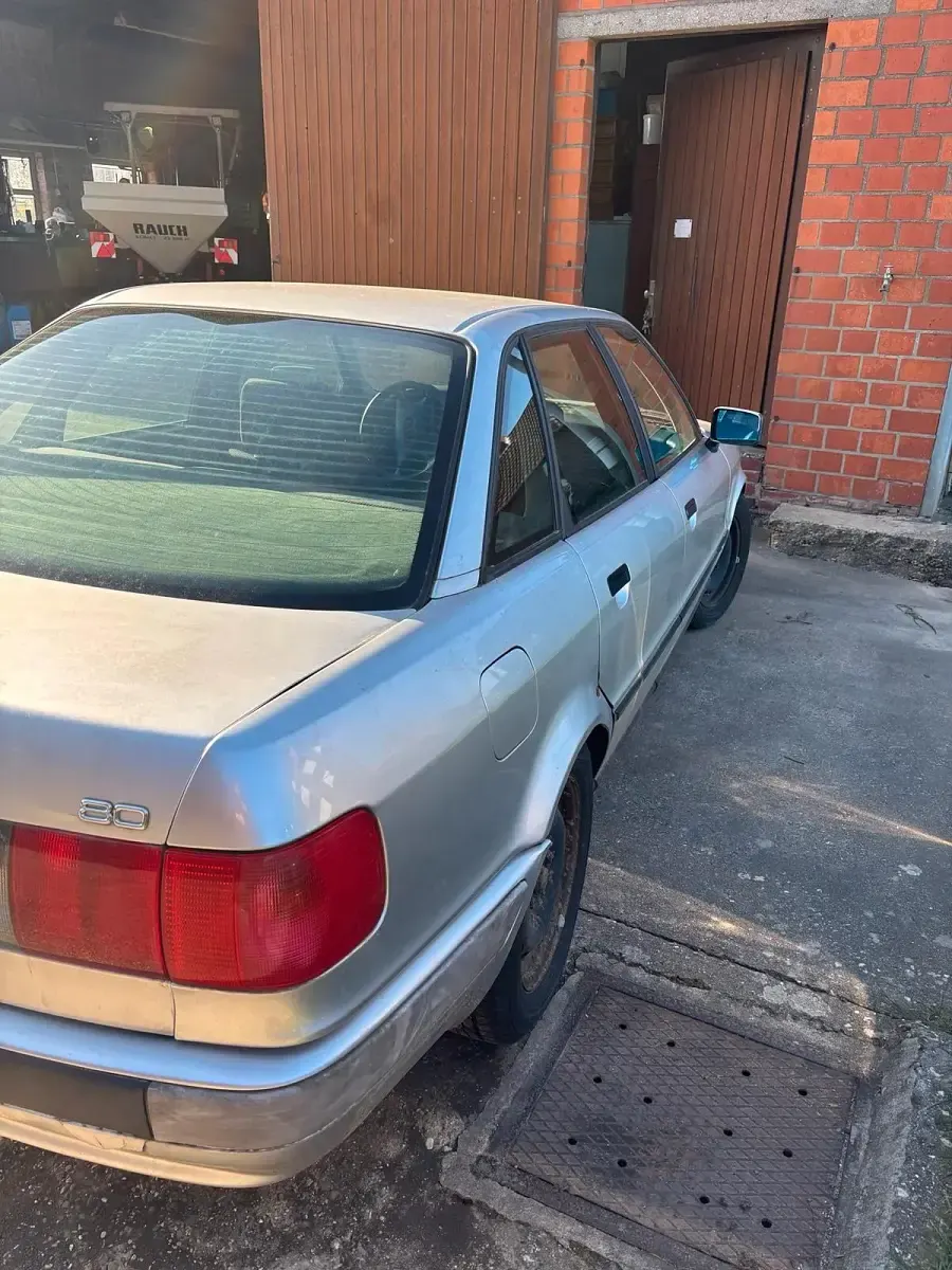 Gebraucht Audi 80 90 PS (66 kW) 1994 Silber Limousine