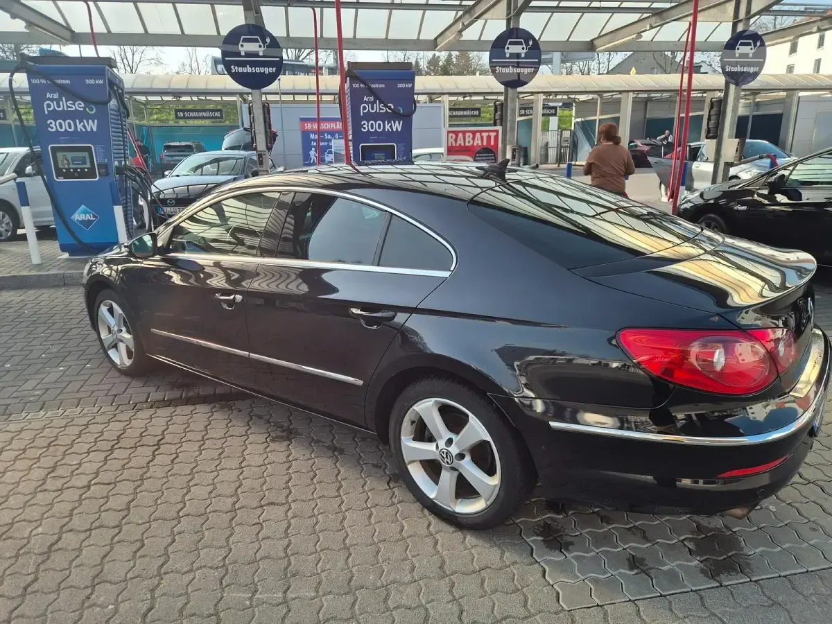 Gebraucht VW Passat 140 PS (102 kW) 2011 Schwarz Limousine