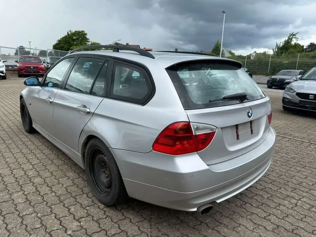 Gebraucht BMW 320 143 PS (105 kW) 2007 Silber Kombi