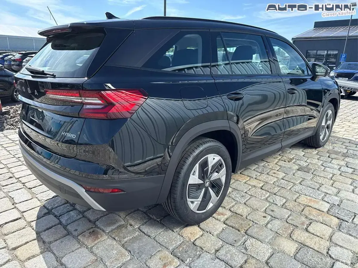 Neu Skoda Kodiaq Selection 150 PS (110 kW) 2026 Schwarz metallic SUV