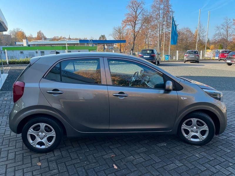 Gebraucht Kia Picanto 67 PS (49 kW) 2017 Titanium silver metallic Kleinwagen