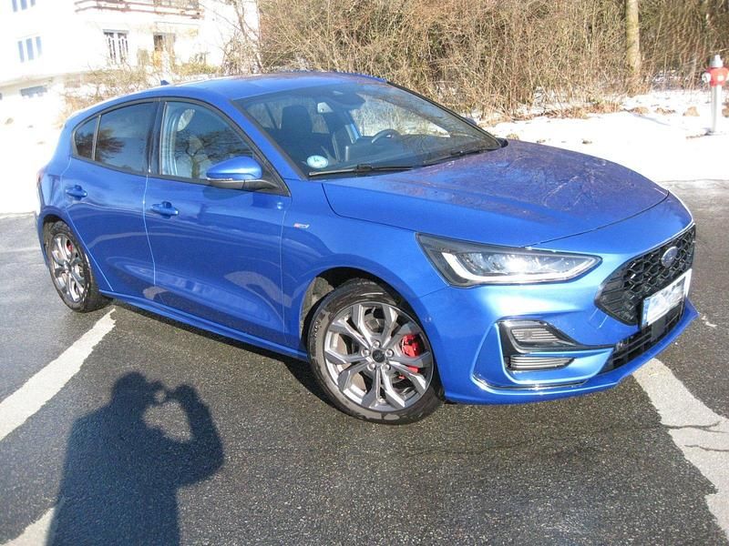Gebraucht Ford Focus ST-Line 125 PS (91 kW) 2023 Blau Limousine