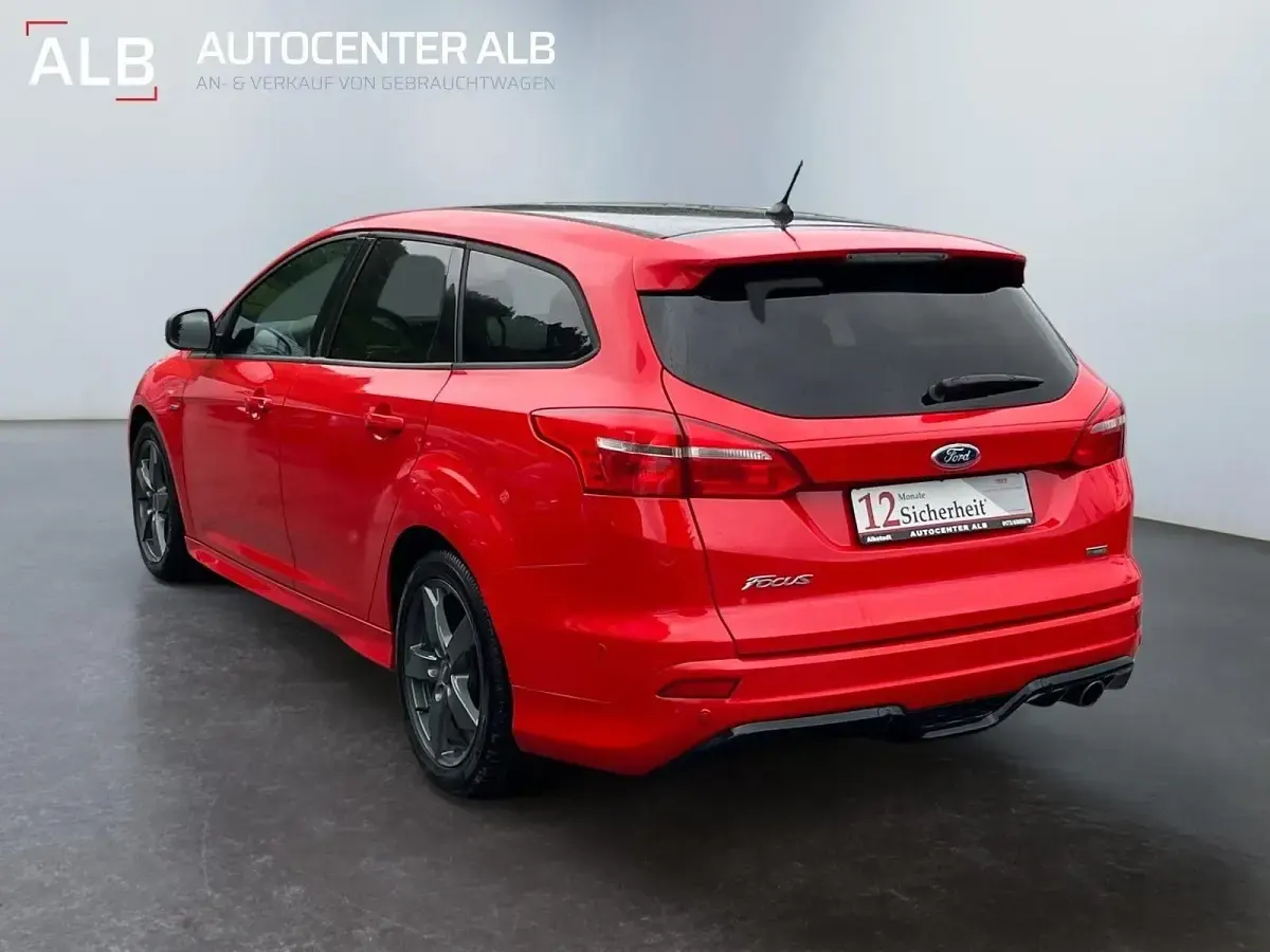Używany Ford Focus ST-Line 150 KM (110 kW) 2017 Czerwony Kombi