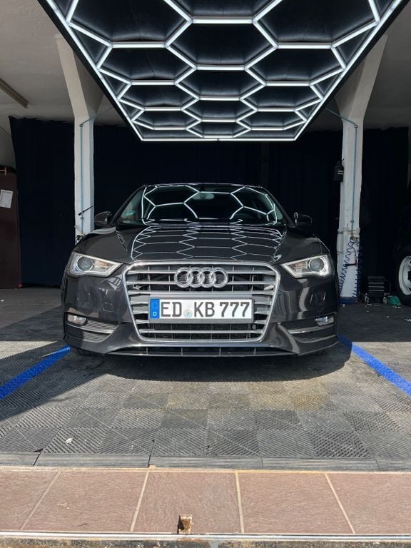 Schwarz Gebraucht 2013 Audi A3 Ambiente Kombi | 10.399 € (Fairer Preis) - Bild 1/4