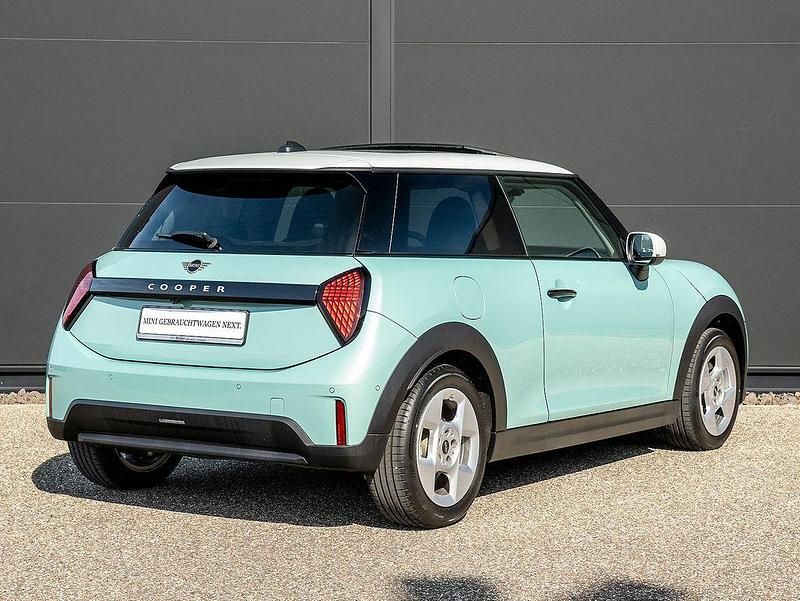 Begagnad Mini Cooper Classic 156 HK (114 kW) 2025 Grön Halvkombi