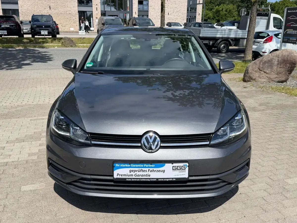 Gebraucht VW Golf VII Trendline 86 PS (63 kW) 2018 Grau Kleinwagen