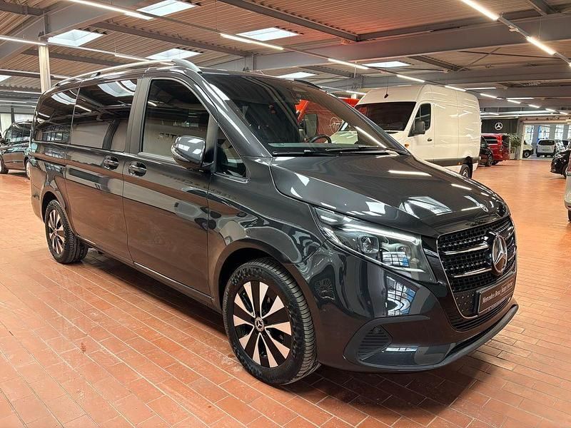 Gebraucht Mercedes V300 237 PS (174 kW) 2025 Grau Van / Kleinbus