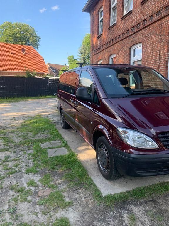 Gebraucht Mercedes Vito 150 PS (110 kW) 2009 Rot Van