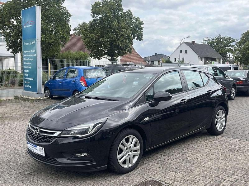 Black meet kettle Gebraucht 2017 Opel Astra Edition Kleinwagen | 8.899 € (Fairer Preis) - Bild 1/4