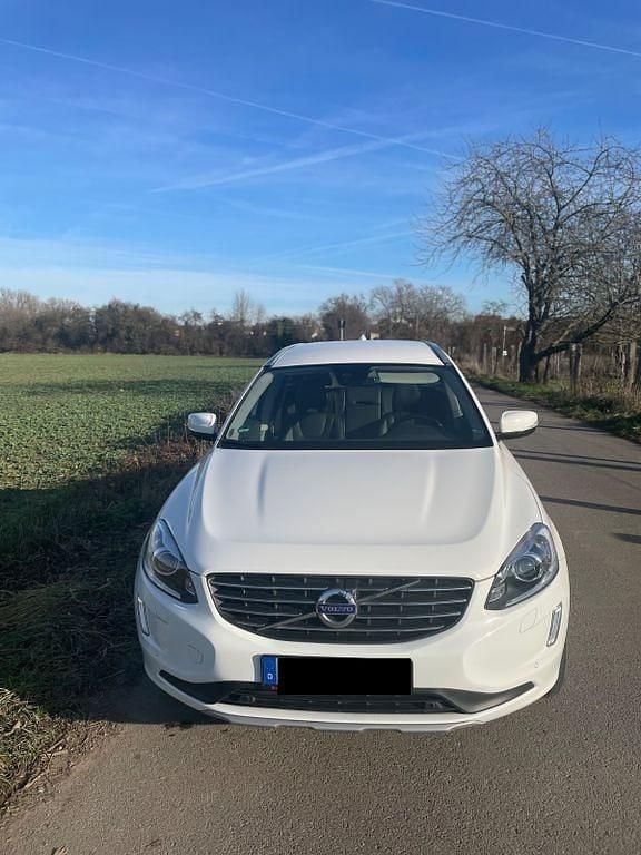 Weiß Gebraucht 2017 Volvo XC60 Summum SUV | 15.490 € (Superpreis) - Bild 1/4