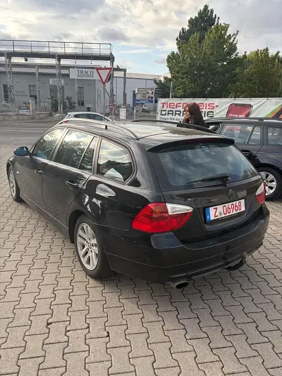 Gebraucht BMW 320 Lifestyle 143 PS (105 kW) 2008 Schwarz Kombi