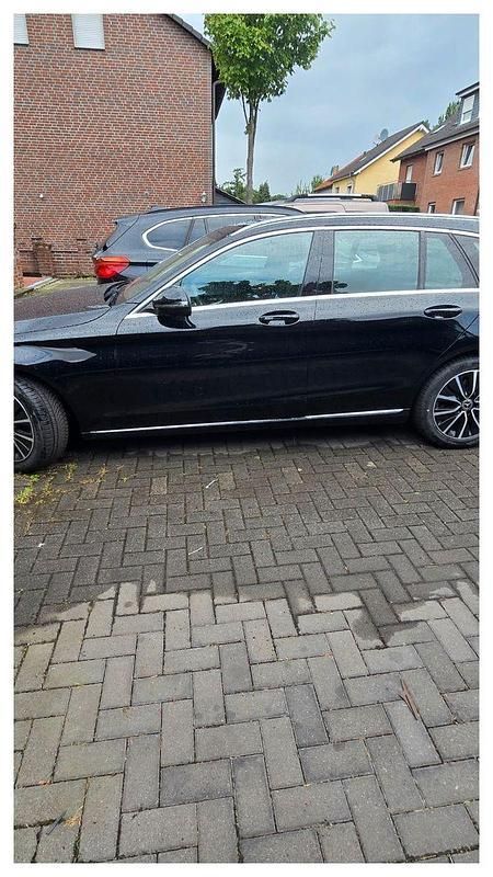 Schwarz Gebraucht 2020 Mercedes C220 Kombi | 23.200 € (Fairer Preis) - Bild 1/4
