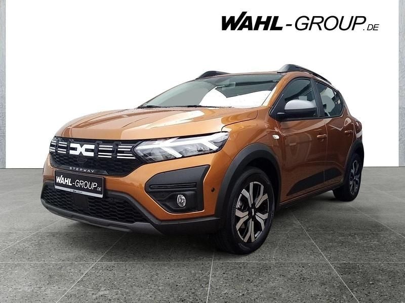 Grau Gebraucht 2023 Dacia Sandero Expression Kleinwagen | 15.990 € (Fairer Preis) - Bild 1/4