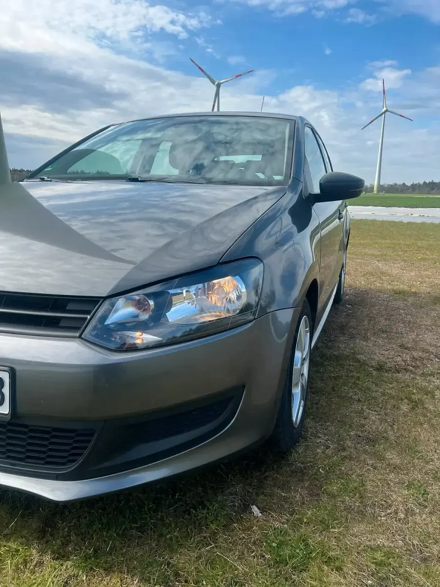 Gebraucht VW Polo 75 PS (55 kW) 2013 Grau Kleinwagen
