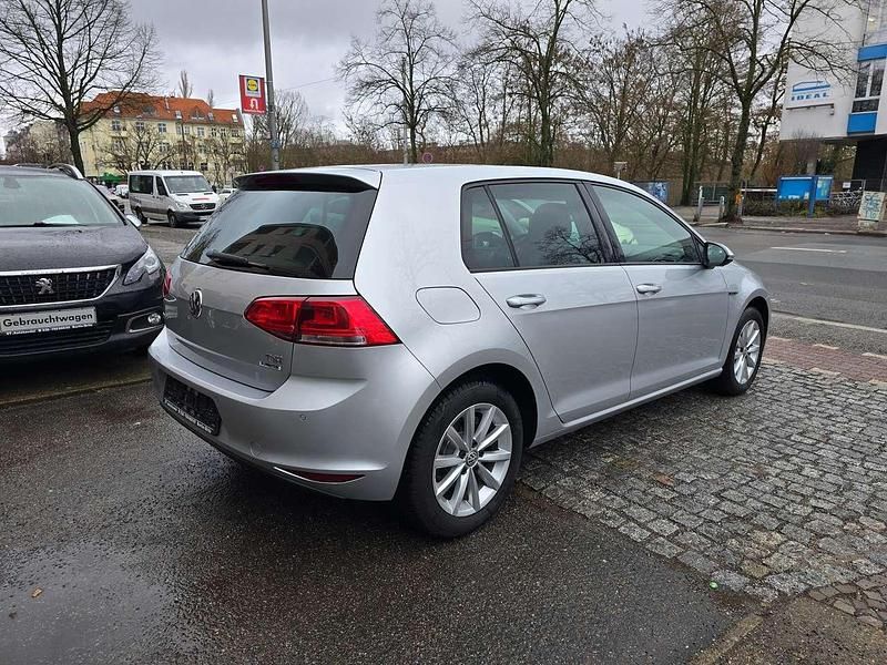 Gebraucht VW Golf VII LOUNGE 86 PS (63 kW) 2015 Reflexsilber metallic Kleinwagen