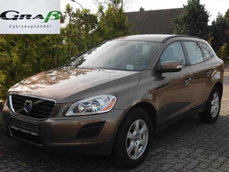 Braun Gebraucht 2010 Volvo XC60 Momentum SUV | 5.990 € - Bild 1/4