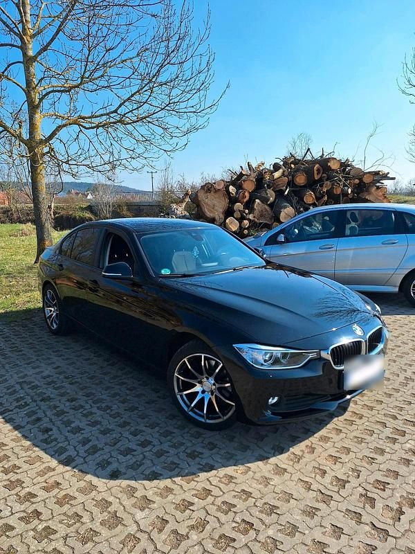 Gebraucht BMW 320 186 PS (136 kW) 2014 Schwarz Limousine