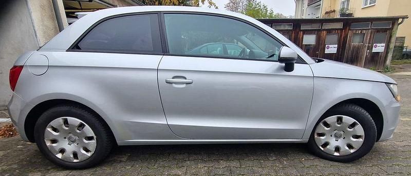 Gebraucht Audi A1 Attraction 105 PS (77 kW) 2010 Silber Kleinwagen