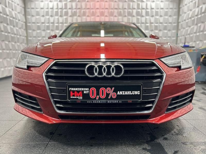 Gebraucht Audi A4 150 PS (110 kW) 2019 Rot Limousine