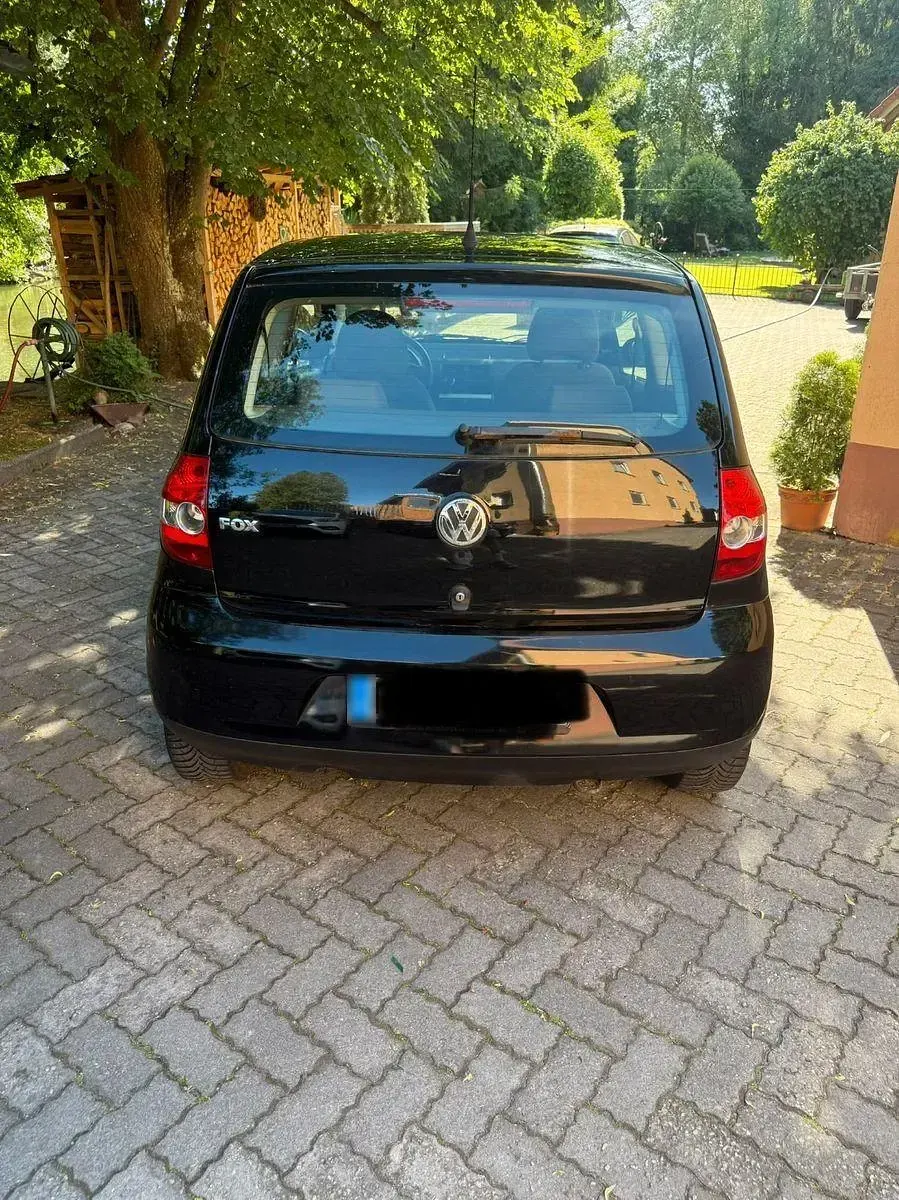 Gebraucht VW Fox 54 PS (39 kW) 2008 Schwarz Kleinwagen