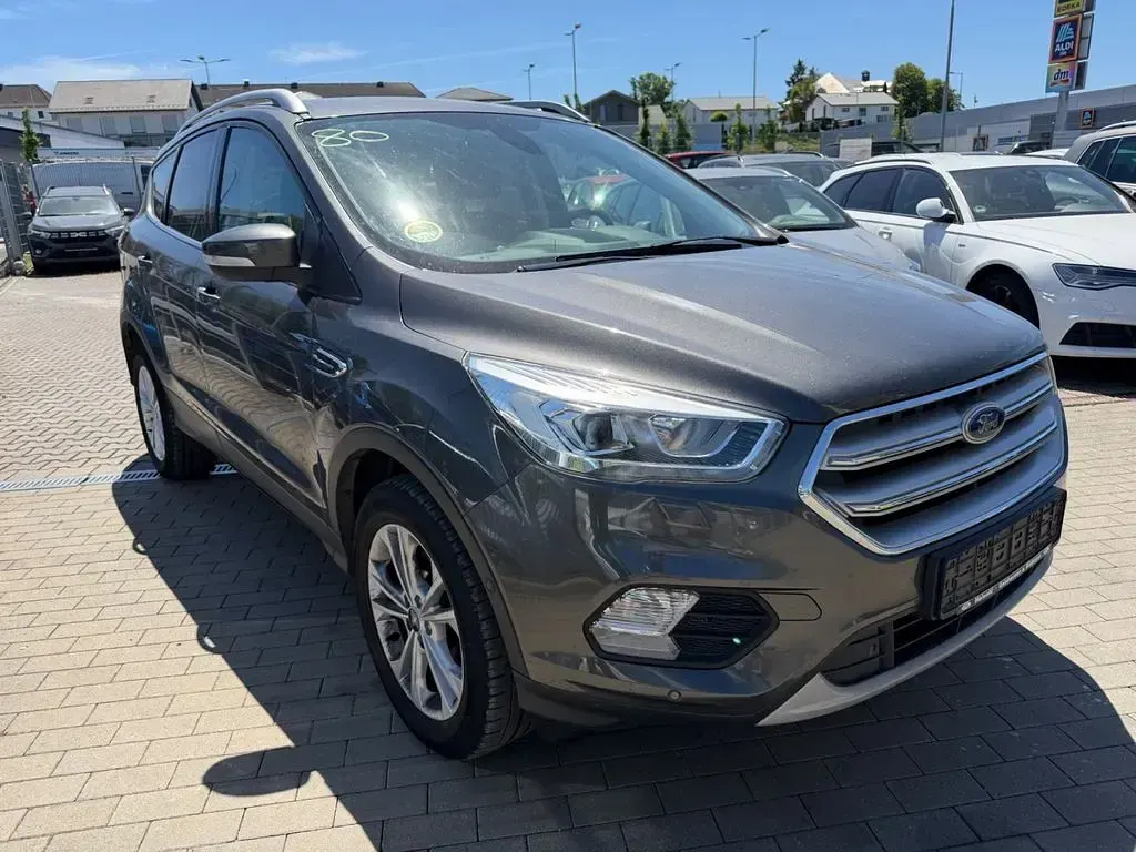 Gebraucht Ford Kuga Titanium 150 PS (110 kW) 2018 Grau SUV