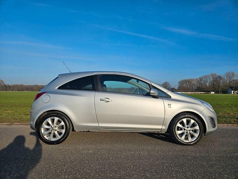 Gebraucht Opel Corsa 69 PS (50 kW) 2012 Silber Kleinwagen