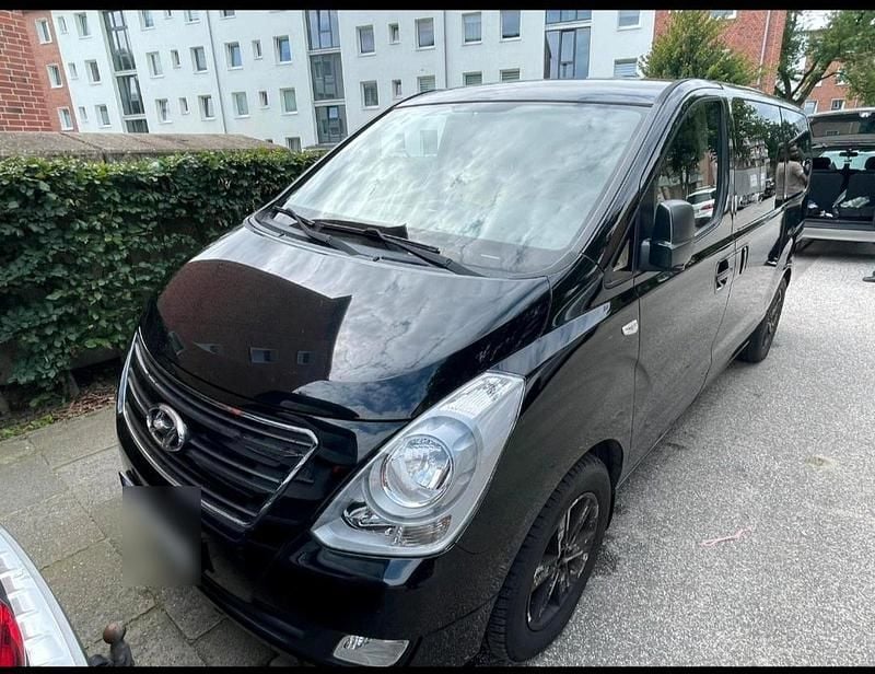 Schwarz Gebraucht 2016 Hyundai H-1 Van / Kleinbus | 15.800 € (Fairer Preis) - Bild 1/4