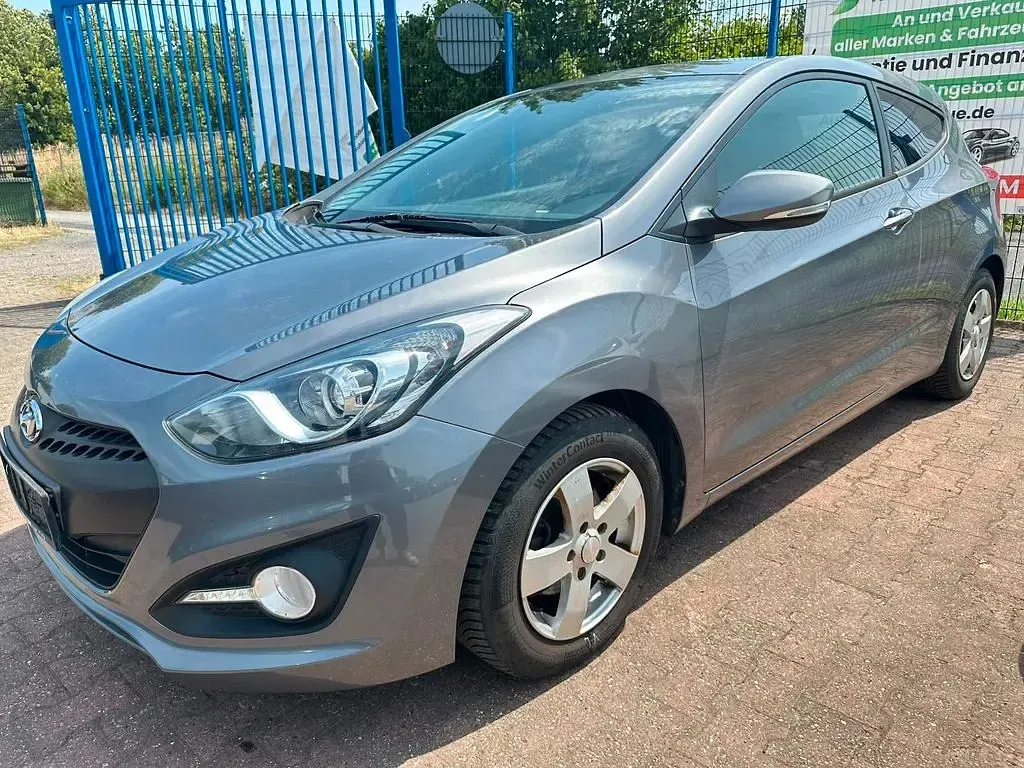 Gebraucht Hyundai i30 99 PS (72 kW) 2013 Grau Coupé