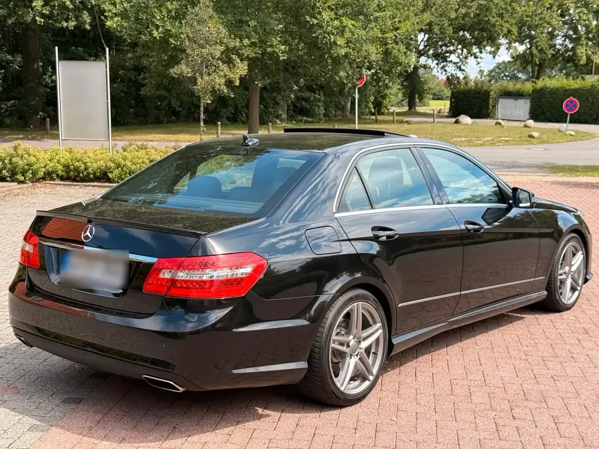Gebraucht Mercedes E350 AMG 265 PS (194 kW) 2013 Schwarz Limousine