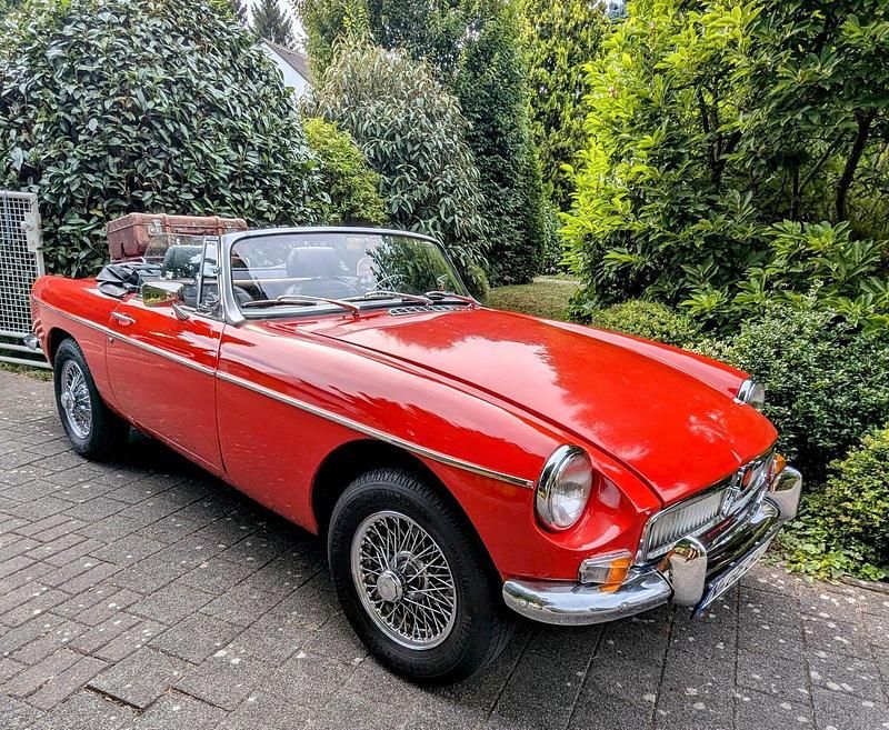 Rot Gebraucht 1977 MG B Cabrio | 15.800 € - Bild 1/4