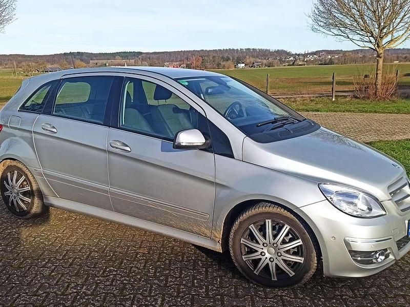 Silber Gebraucht 2009 Mercedes 200 Kombi | 4.950 € (Guter Preis) - Bild 1/4