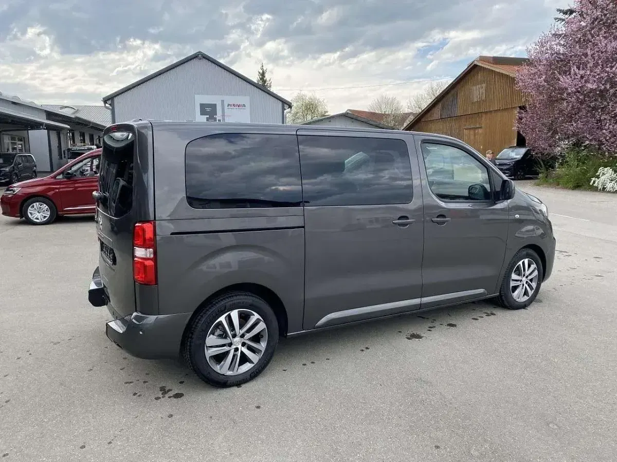 Gebraucht Peugeot Traveller Active 144 PS (105 kW) 2022 Platinium grau Van / Kleinbus