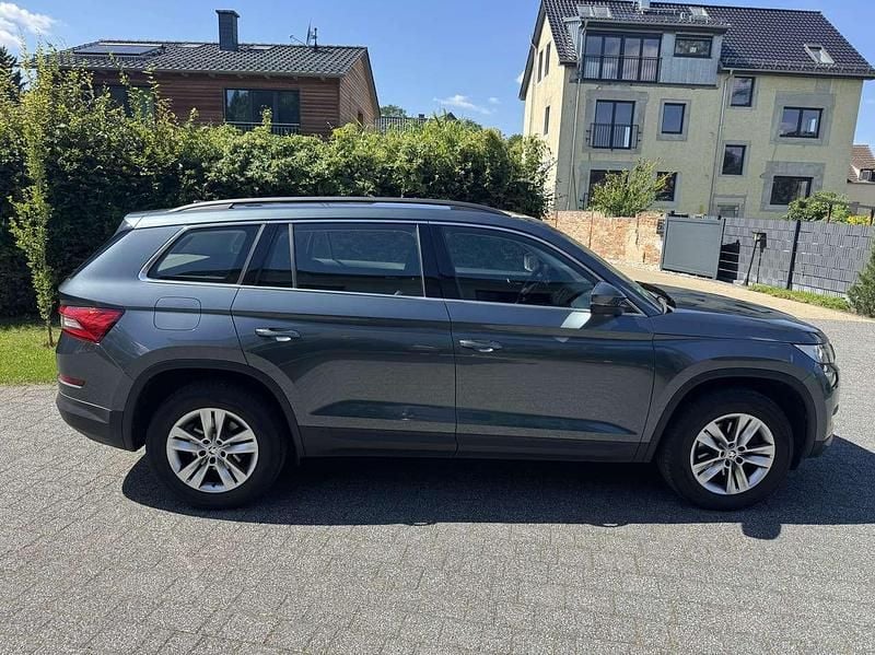 Grau Gebraucht 2021 Skoda Kodiaq Ambition SUV | 27.500 € (Guter Preis) - Bild 1/4