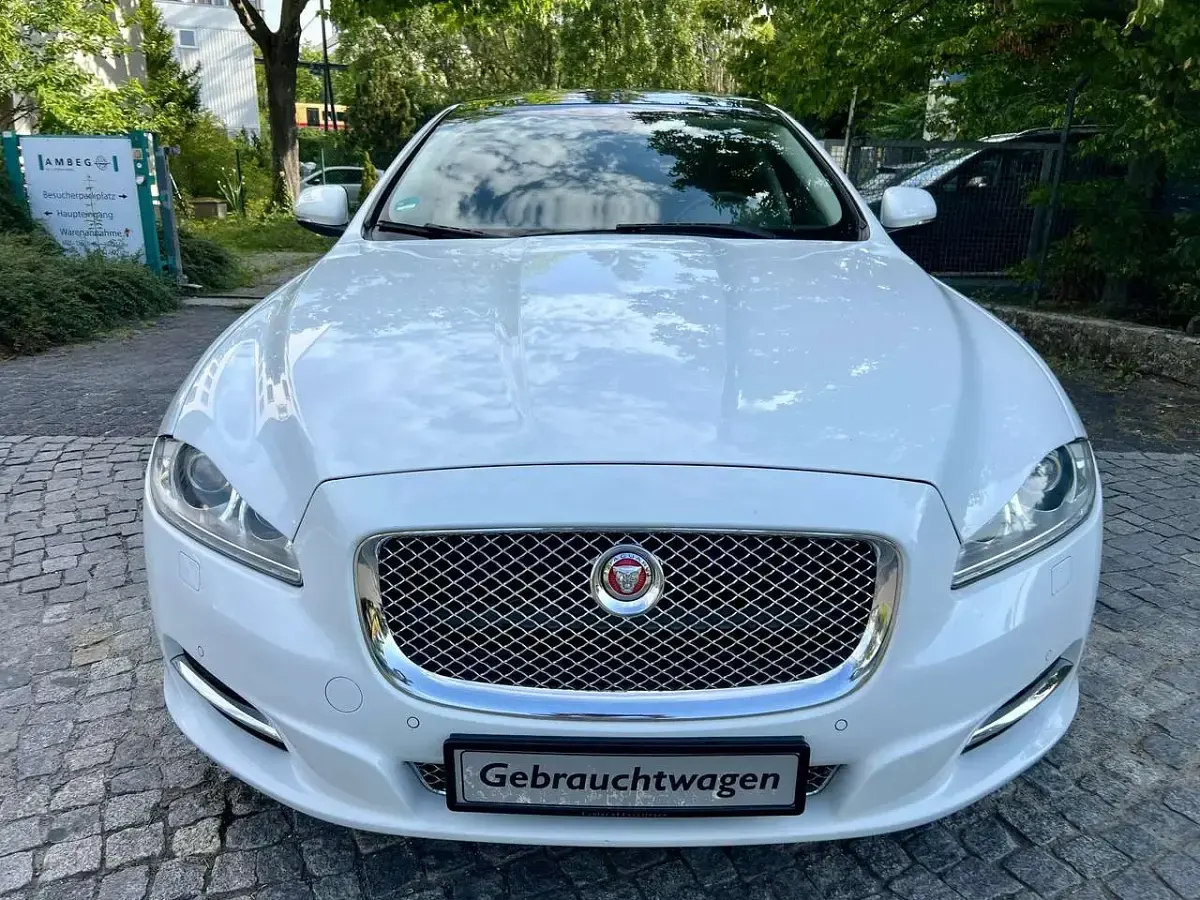 Gebraucht Jaguar XJ Premium Luxury 275 PS (202 kW) 2014 Polaris white Limousine