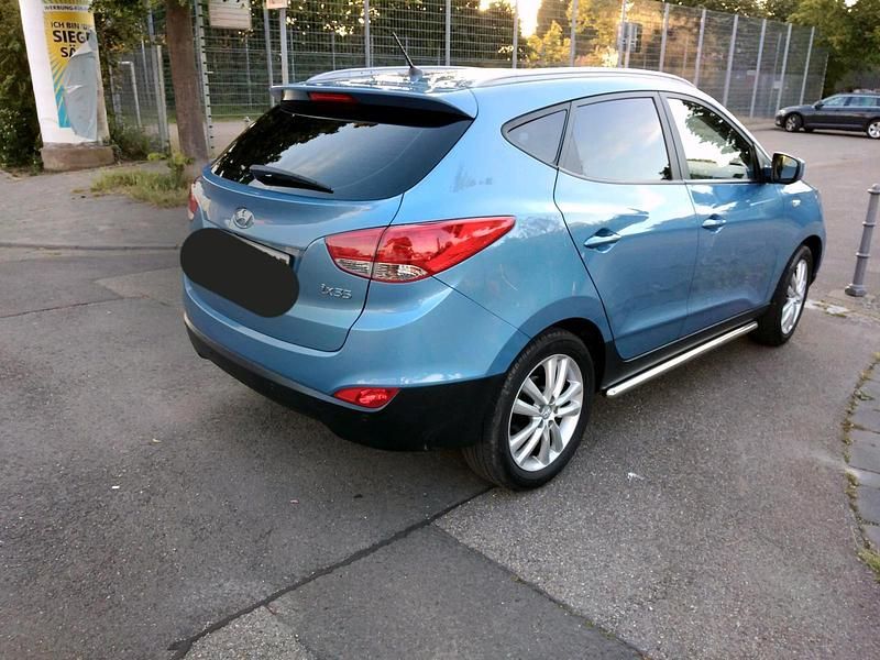Gebraucht Hyundai ix35 135 PS (99 kW) 2012 Blau SUV