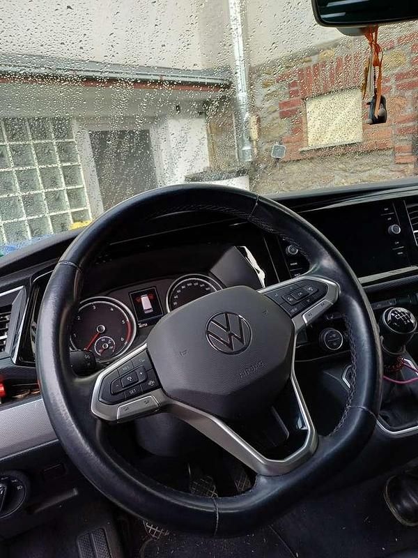 Gebraucht VW Multivan Generation Six 150 PS (110 kW) 2021 Grün Van