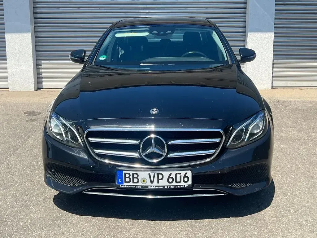 Gebraucht Mercedes E220 194 PS (142 kW) 2019 Schwarz Limousine