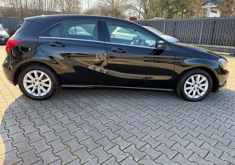 Gebraucht Mercedes A200 136 PS (100 kW) 2013 Schwarz Limousine