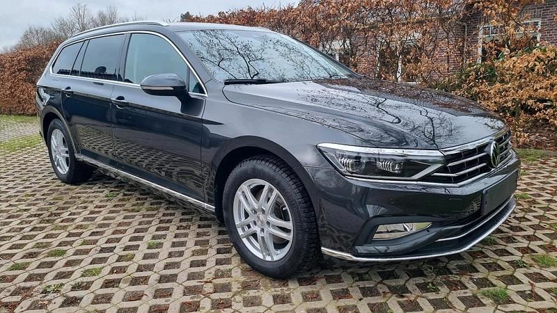 Gebraucht VW Passat Elegance 150 PS (110 kW) 2021 Grau Kombi